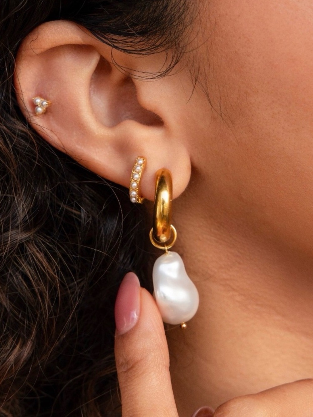 Gold Hoop Earrings with Irregular Pearl Drop Chic Statement Jewelry - Picture 4 of 10